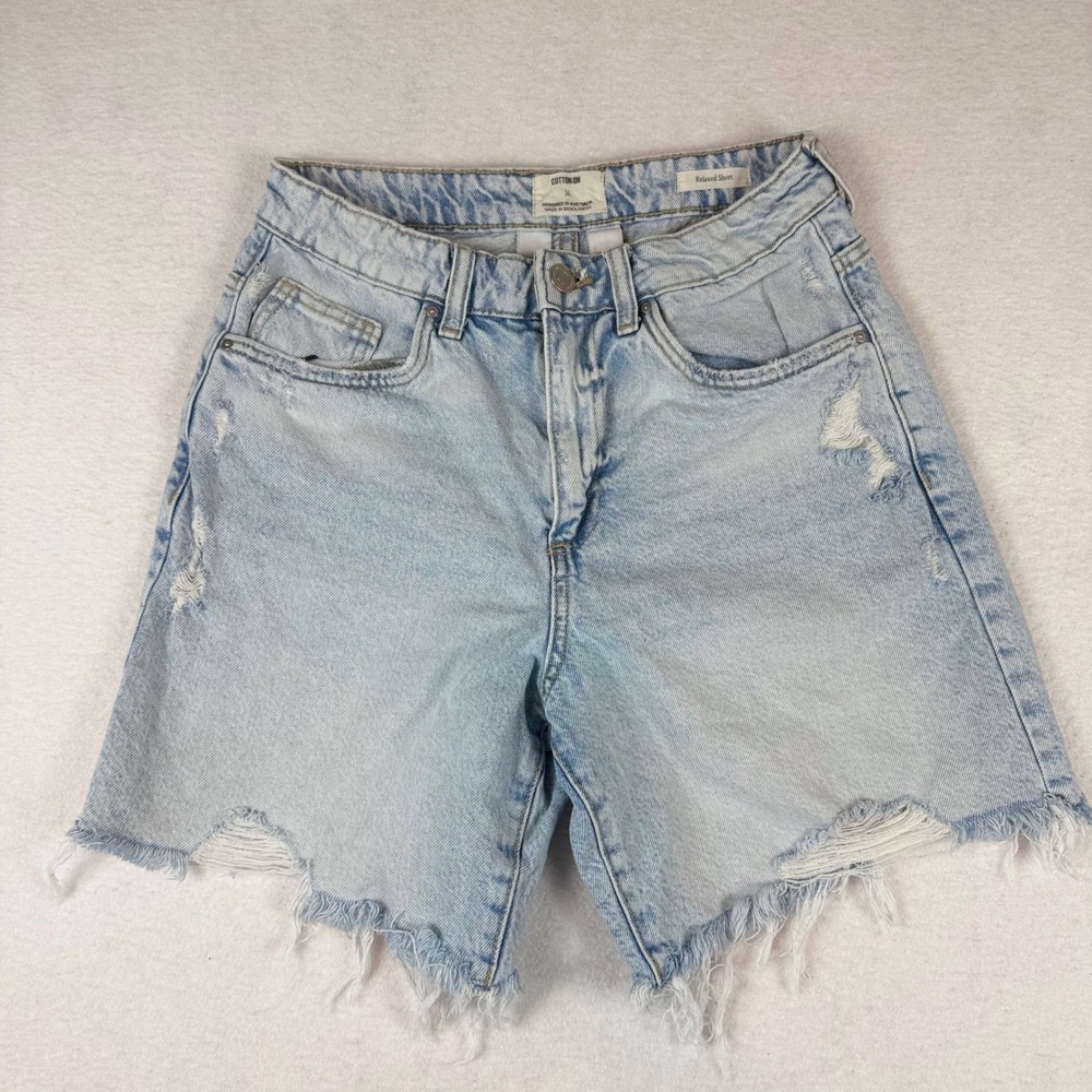 Cotton On Relaxed Short Light Wash Distressed Denim High Rise Size 26